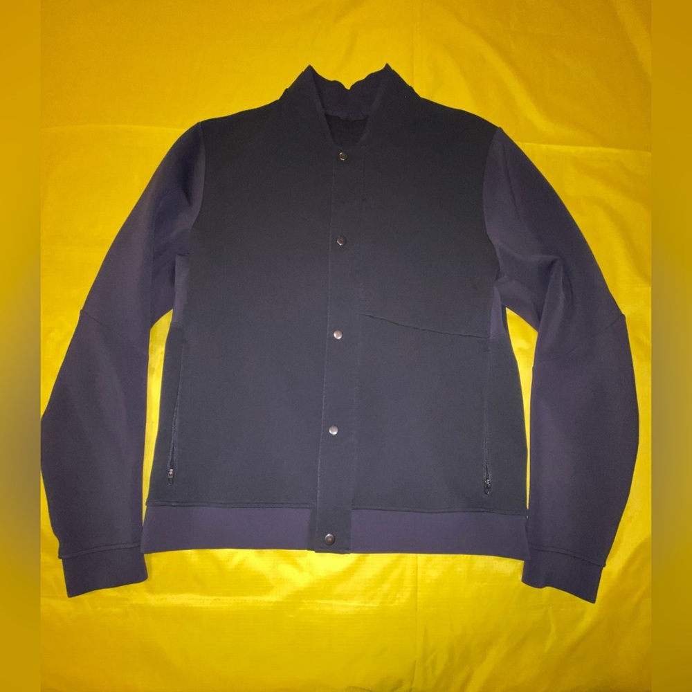 LuluLemon ultra classy Black Bomber Jacket (LARGE)